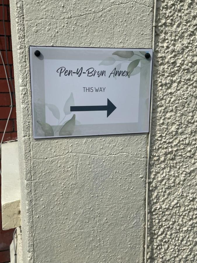 ホテル Pen-Y-Bryn Annex Brynmenyn エクステリア 写真